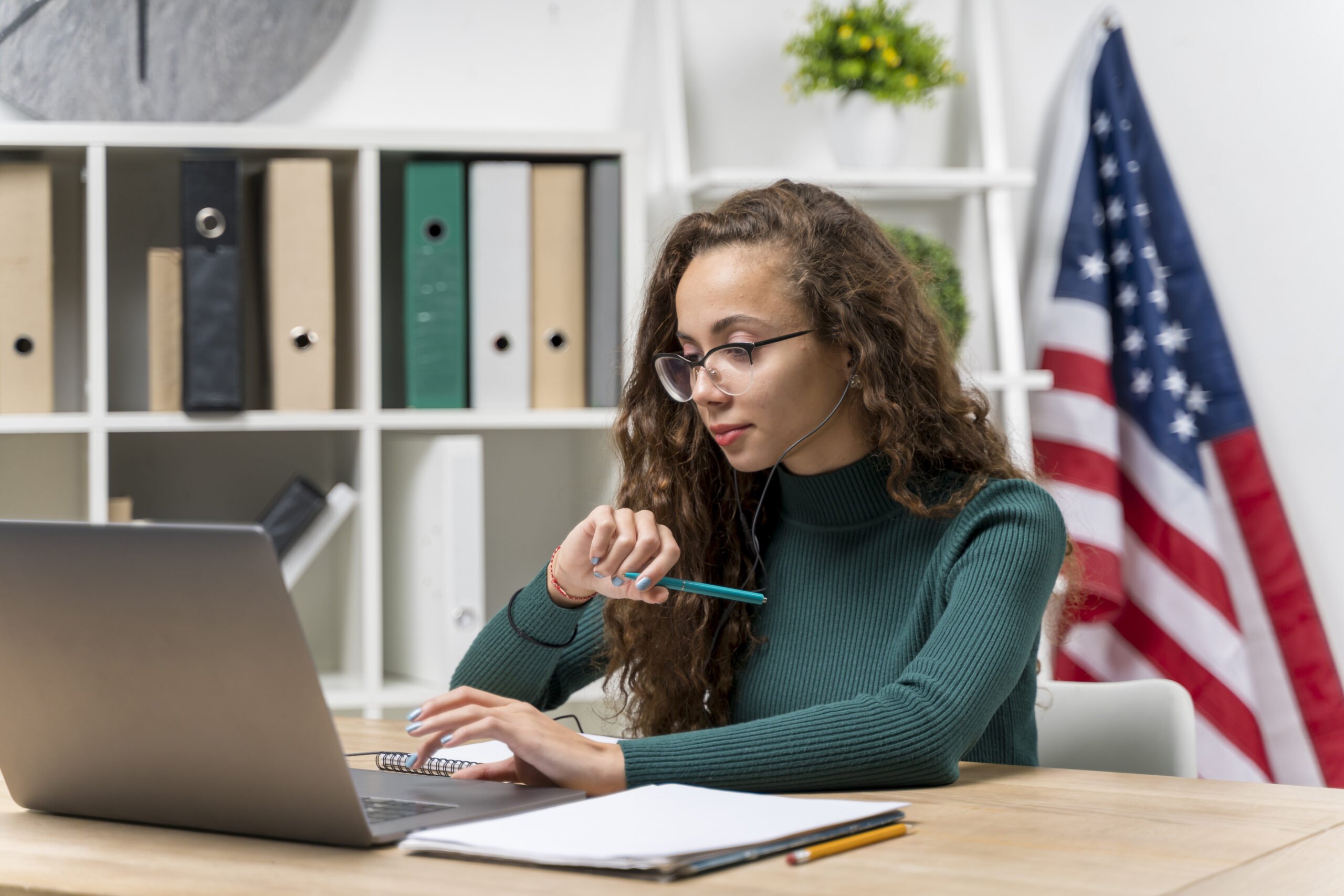 Quais são os benefícios das aulas de inglês online? - IP School